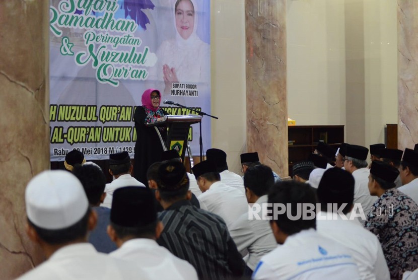 Bupati Bogor Nurhayanti di Masjid Besar At-Taqwa Lanud Atang Sanjaya, Kemang, Kabupaten Bogor