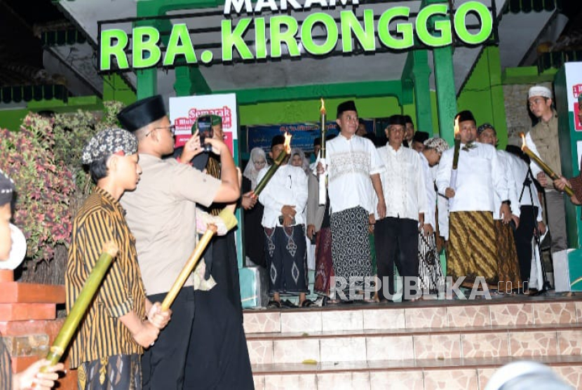 Bupati Bondowoso memimpin pawai obor 1 Muharram.