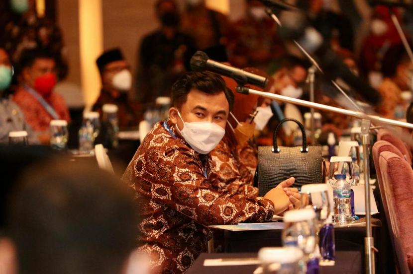 Bupati Dharmasraya Sutan Riska Tuanku Kerajaan terpilih secara aklamasi sebagai Ketua Umum Asosiasi Pemerintah Kabupaten Seluruh Indonesia (APKASI) periode 2021-2026 