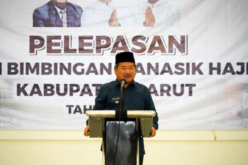 Bupati Garut, Rudy Gunawan melepas secara calhaj asal Garut di Gedung Graha Patriot, Jalan Cipanas Baru, Kelurahan Pananjung, Kecamatan Tarogong Kaler, Kabupaten Garut, Selasa (31/5/2022).