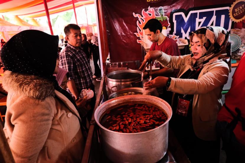 Suasana Festival Kuliner Pedas Garut di Alun-Alun Garut, Kecamatan Garut Kota, Kabupaten Garut, Jumat (23/12/2022). 