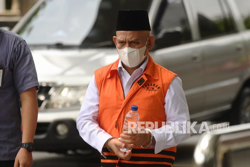 Bupati Hulu Sungai Utara (HSU) nonaktif, Abdul Wahid bersiap menjalani pemeriksaan di gedung KPK, Jakarta.
