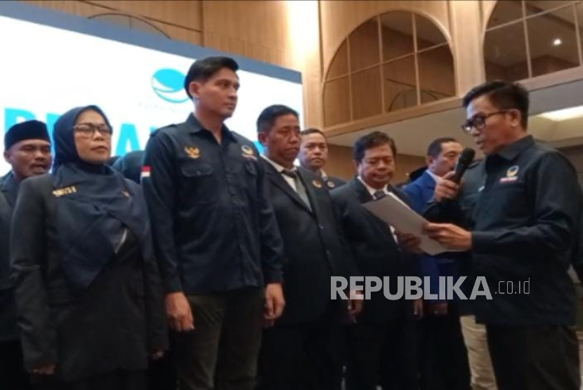 Bupati Indramayu, Lucky Hakim, dilantik sebagai Ketua DPD Partai NasDem Kabupaten Indramayu untuk periode 2025-2030, Sabtu (17/5/2025). 