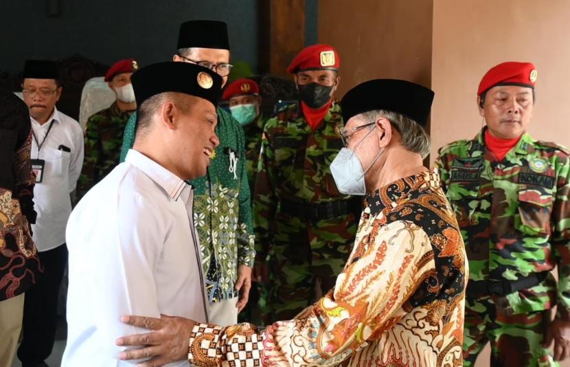 Bupati Kebumen, H Arif Sugiyanto, bersama Ketua Umum Pimpinan Pusat (PP) Muhammadiyah Prof Haedar Nashir.