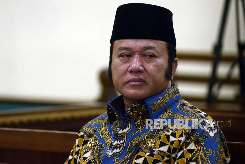 Bupati Lampung Selatan noaktif Zainudin Hasan menjalani sidang dengan agenda pembacaan tuntutan di Pengadilan Tipikor Bandar Lampung, Lampung, Senin (1/4/2019). 