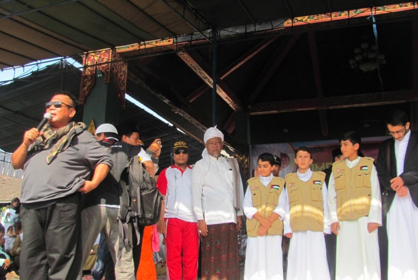 bupati lombok tengah h suhaili fadly thohir dan masyarakat lombok tengah sangat antusias menyambut santri daqu gaza