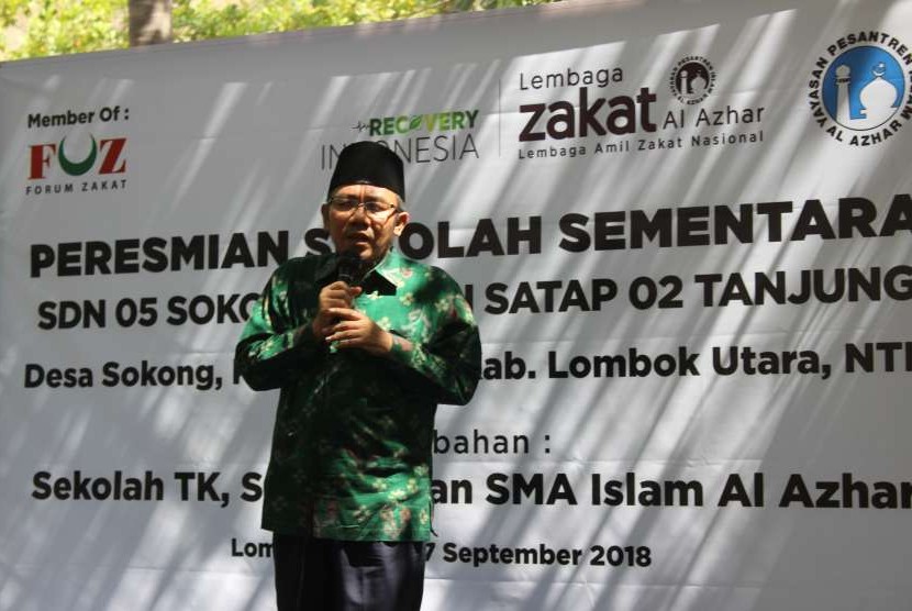 Bupati Lombok Utara Najmul Akhyar meresmikan bangunan sekolah sementara yang dibangun oleh LAZ Al Azhar. 