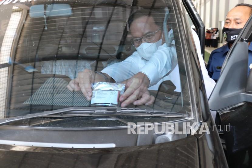 Bupati Muba Dodi Reza Alex Noerdin saat launching Uji KIR Kendaraan Bermotor Menggunakan BSB Cash, Retribusi Pasar dan Retribusi Venue Olahraga Melalui QRIS Bank Sumsel Babel (BSB), Selasa (28/7/2020) di Terminal Randik Sekayu. 