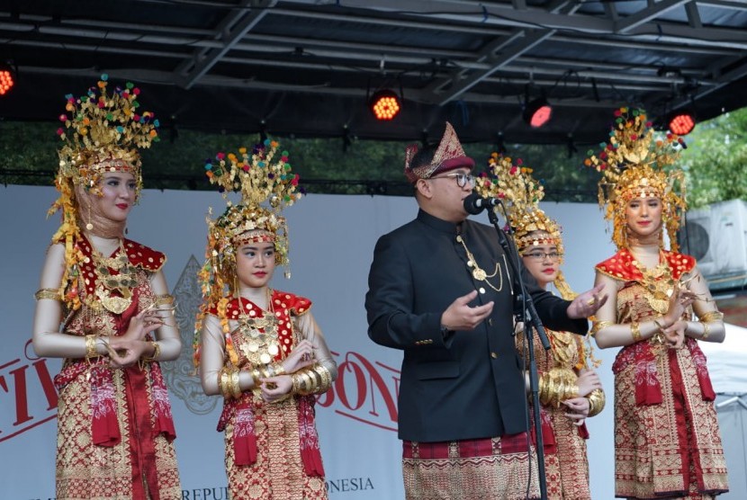 Bupati Muba Dodi Reza Alex perkenalan budaya dan kesenian Muba di Festival Oslo