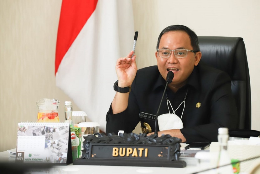 Bupati Muba Dodi Reza harap semangat pelajar tetap ada meski lomba digelar virtual. Dalam Rangka memeriahkan HUT RI ke-76 Tahun 2021, Pemerintah Kabupaten Musi Banyuasin (Muba) melalui Kecamatan Keluang bekerjasama dengan Forkopimcam dan Korwil Dinas Pendidikan dan Kebudayaan, menggelar perlombaan yang diikuti oleh peserta didik tingkat SD, SMP dan SMA di Kecamatan Keluang secara virtual.