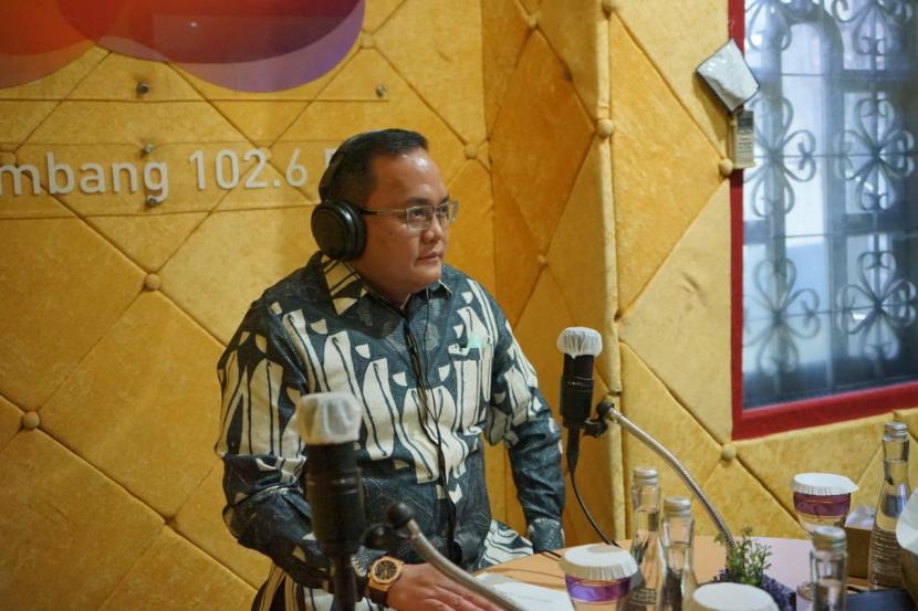 Bupati Muba Dodi Reza ini, Rabu (17/6), membocorkan trik penanganan Covid-19 saat on air bersama 102.6 Radio Sonora dan 101.8 Smart FM di Studio  Sonora FM Palembang.