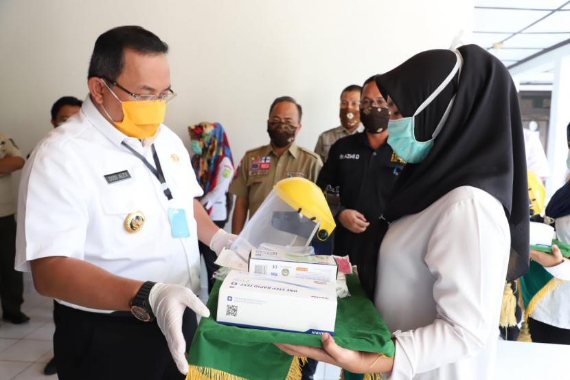 Bupati Muba Dr Dodi Reza Alex Noerdin kembali mendistribusikan ke Bahan Medis Habis Pakai (BMHP) dan Alat Kesehatan (Alkes) ke 3  RSUD, 28 Puskesmas serta 15 Kecamatan