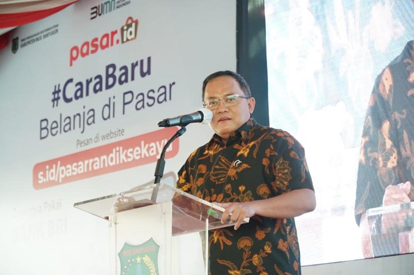 Bupati Muba Dr H Dodi Reza Alex Noerdin Lic Econ MBA  melaunching Pasar.id Pasar Randik Sekayu, pasar tradisional online unggulan Nasional di halaman kantor UPTD pasar Randik Sekayu, Kabupaten Muba, Jumat (11/12).