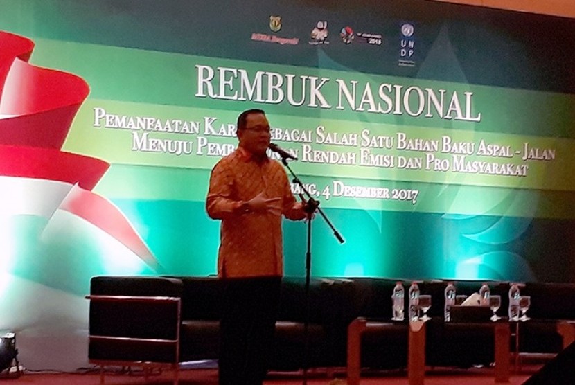 Bupati Musi Banyuasin (Muba) Dodi Reza Alex, Senin (4/12) membuka Rembuk Nasional tentang pemanfaatan karet sebagai salah satu bahan baku aspal yang diikuti berbagai stake holder di Palembang