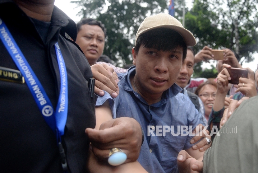 Bupati Ogan Ilir (OI) Ahmad Wazir Nofiandi saat tiba di BNN, Jakarta, Senin (14/3).    (Republika/Yasin Habibi)