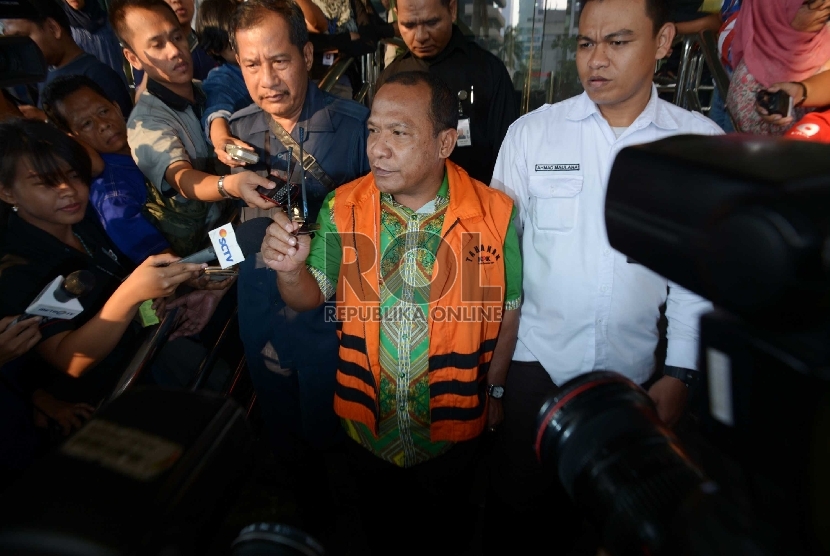 Bupati Pulau Morotai Rusli Sibua usai menjalani pemeriksaan lanjutan di gedung Komisi Pemberantasan Korupsi (KPK),Jakarta, Rabu (22/7).