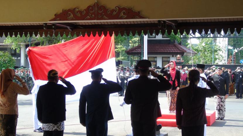 Bupati Purbalingga Dyah Hayuning Pratiwi memimpin Upacara Peringatan Hari Sumpah Pemuda ke-94, Jumat (28/10/2022).