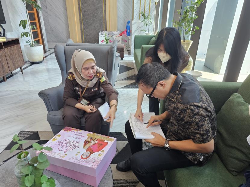 Bupati Purwakarta Anne Ratna Mustika dilaporkan oleh masyarakat sipil ke Kejaksaan Tinggi (Kejati) Jawa Barat terkait dugaan gratifikasi.