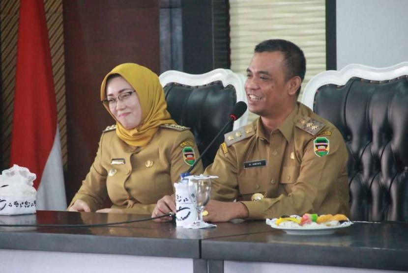 Bupati Purwakarta Anne Ratna Mustika yang didamping Wakil Bupati Purwakarta, Aming.