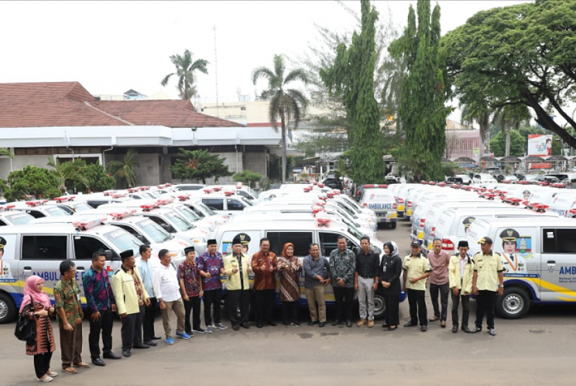 Bupati Serang Ratu Tatu Chasanah resmi meluncurkan bantuan 100 ambulans desa untuk 100 pemerintah desa di Kabupaten Serang.