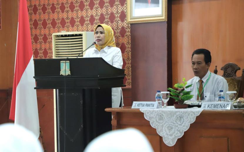 Bupati Serang Ratu Tatu Chasanah saat menghadiri rapat kerja Forum Komunikasi Kepala Madrasah Swasta (FKKMS) Kabupaten Serang di Aula Tb Suwandi Pemkab Serang, Rabu (6/7/2022).