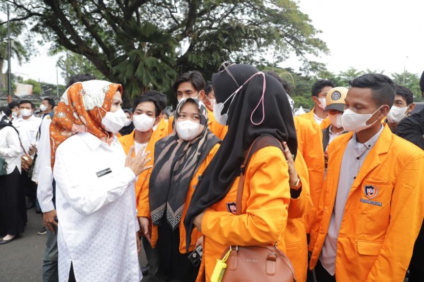 Bupati Serang Ratu Tatu Chasanah usai Apel Akbar Abdimas UPG di halaman Pendopo Bupati Serang, Rabu (11/5/2022).