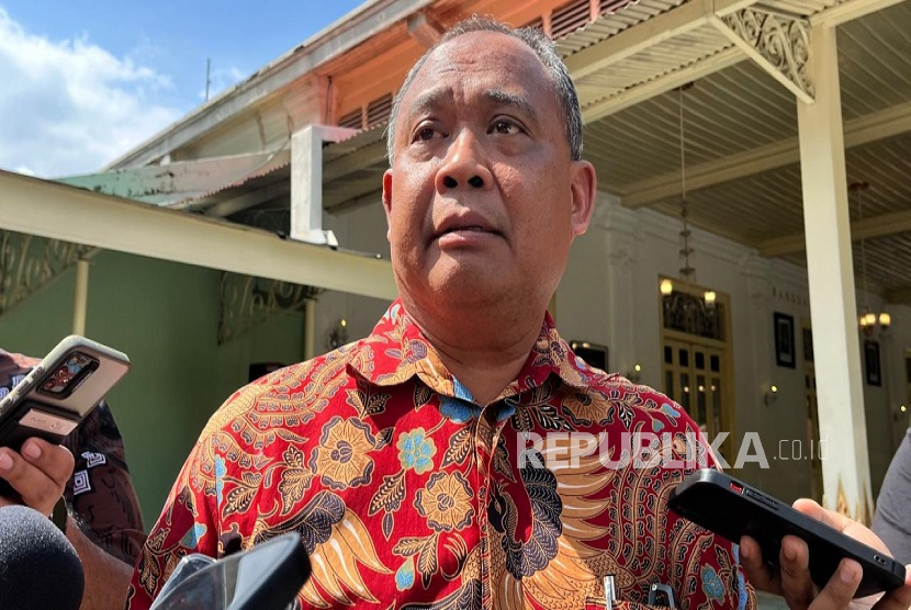Bupati Sleman, Harda Kiswaya mengaku tidak mengetahui adanya surat perjanjian kerja sama antara Satuan Pelayanan Pemenuhan Gizi (SPPG) dan penerima manfaat program MBG yang beredar.