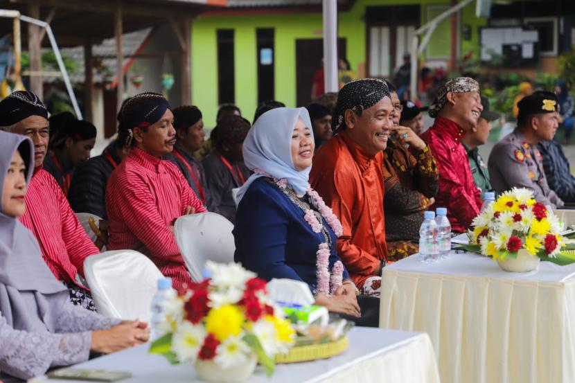  Bupati Sleman, Kustini Sri Purnomo, menghadiri pengukuhan Kalurahan Purwobinangun sebagai rintisan kalurahan budaya.
