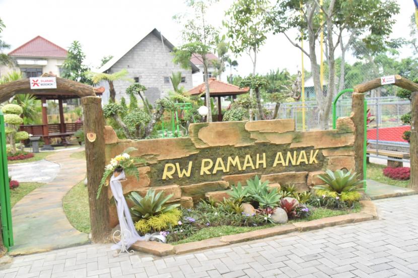 Bupati Sleman, Kustini Sri Purnomo, meresmikan Taman Ramah Anak yang berada di RW 18 Padukuhan Ngringin, Kalurahan Condongcatur, Depok, Sleman. 