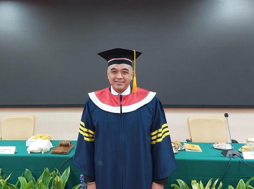 Bupati Tangerang Ahmed Zaki Iskandar resmi bergelar doktor setelah melakukan sidang terbuka Promosi Doktor Ilmu Pemerintahan di Program Pascasarjana Institut Pemerintahan Dalam Negeri (IPDN). 