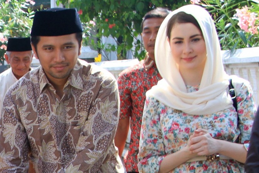 Arumi Bachsin dan suaminya, Wakil Gubernur Jawa Timur, Emil Dardak