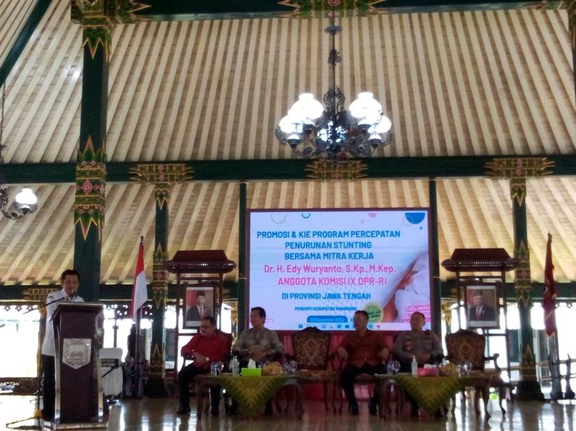 Bupati Wonosobo Afif Nurhidayat saat acara Promosi dan KIE Progam Percepatan Penurunan Stunting Bersama Mitra Kerja di Pendopo Selatan, Rabu (30/11/2022). 