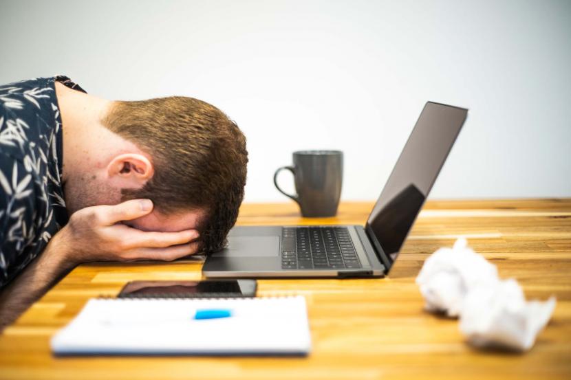 Burnout (ilustrasi). Budaya gila kerja bisa menjadi salah satu penyebab burnout. 