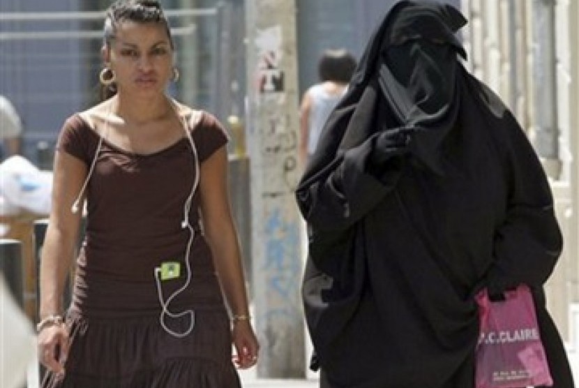 Burqa di Prancis: Paradoks Prancis: Wajibkan Masker, Tetap Larang Burqa