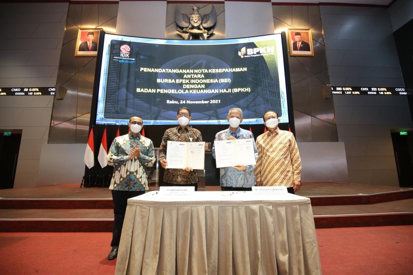Bursa Efek Indonesia (BEI) dan Badan Pengelola Keuangan Haji (BPKH) melakukan penandatanganan Nota Kesepahaman. Kerja sama ini dilakukan dalam rangka Pengembangan Pasar Modal Syariah serta mendukung pengelolaan keuangan dana haji.