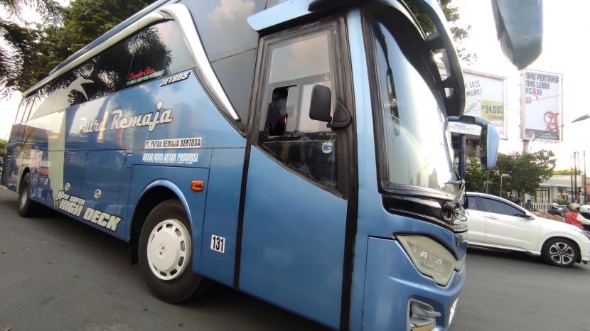 Bus AKAP di Terminal Tirtonadi Solo, Jawa Tengah.