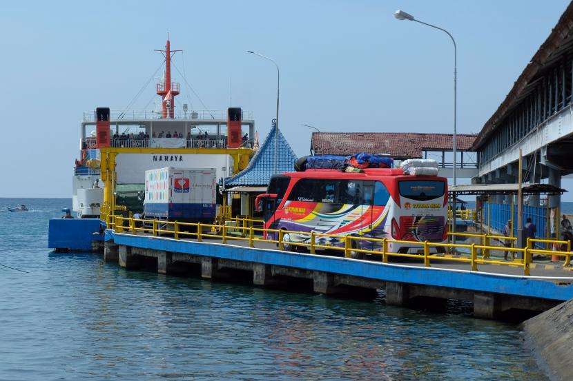 Arus Mudik Di Pelabuhan Padang Bai Bali | Republika Online