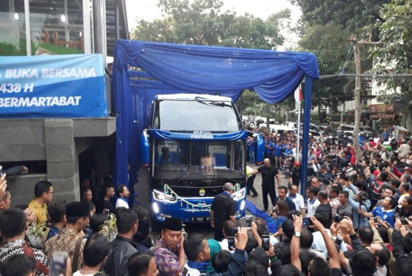 Bus baru tim Persib Bandung diluncurkan di Graha Persib di Jalan Sulanjana, Bandung, Jumat (2/6).