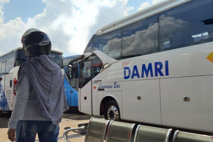 Ilustrasi bus Damri yang mengantarkan warga ke Bandara Kertajati.