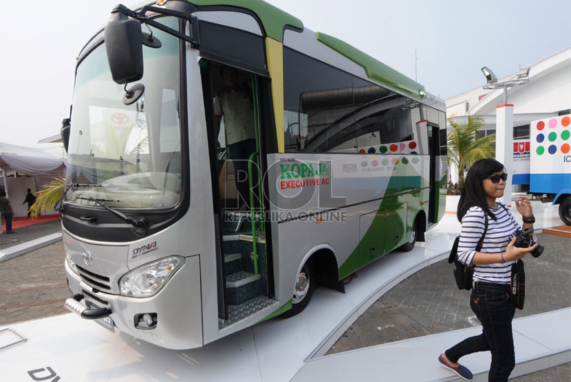 Bus Dyna 110FT Kopaja.   (Republika/Aditya Pradana Putra)