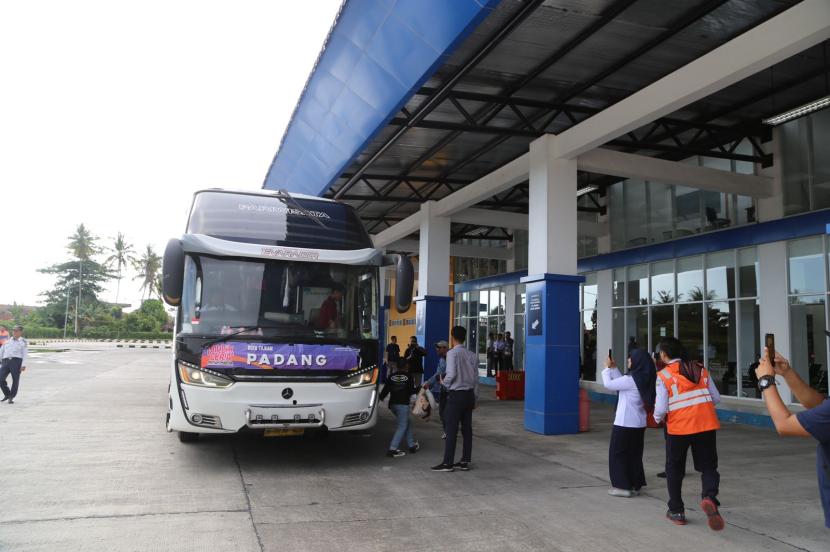 Bus mudik gratis tiba di Terminal Tipe A Anak Air, Kota Padang, Sumatra Barat.
