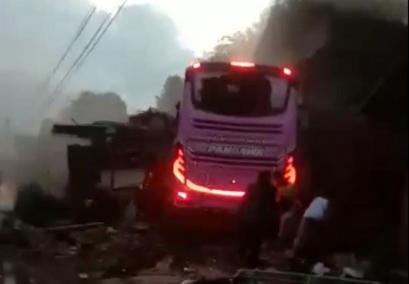 Bus Pariwisata mengalami kecelakaaan di Kecamatan Panumbangan, Kabupaten Ciamis, Sabtu (21/5/2022). Sejumlah orang meninggal dunia akibat kecelakaan itu.