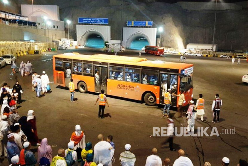 Bus Shalawat 24 jam melayani jamaah haji Indonesia 