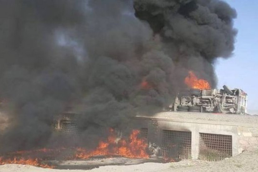 Bus terbakar di Afghanistan