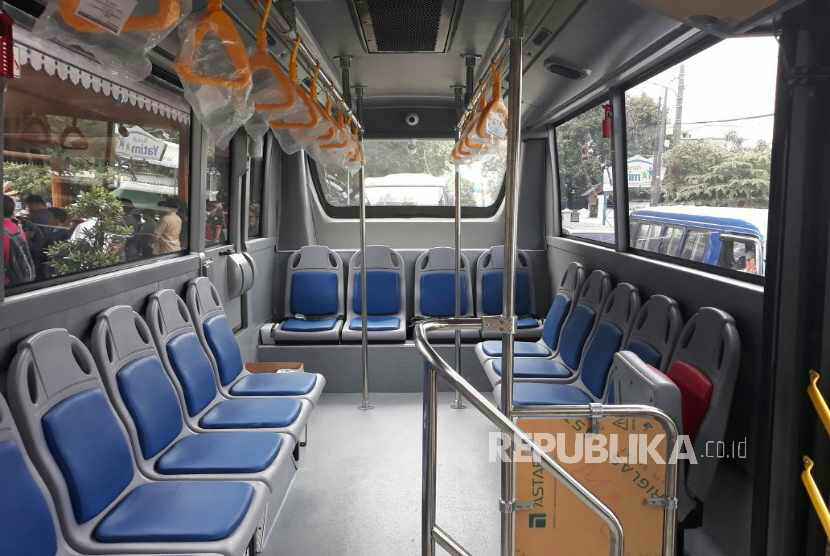 Uji coba bus Trans Patriot di Bekasi, Senin (18/12).
