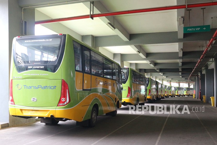 Bus Trans Patriot yang berada di Stadion Patriot Candrabhaga Kota Bekasi saat ini masih belum beroperasi karena belum adanya operator pengelola. Pemkot Bekasi masih melakukan lelang perusahaan untuk menjadi operator.
