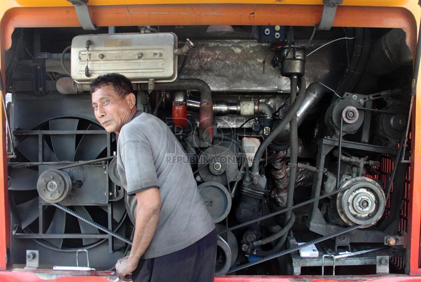 Bus TransJakarta buatan Cina yang baru namun ditemukan banyak kerusakan.