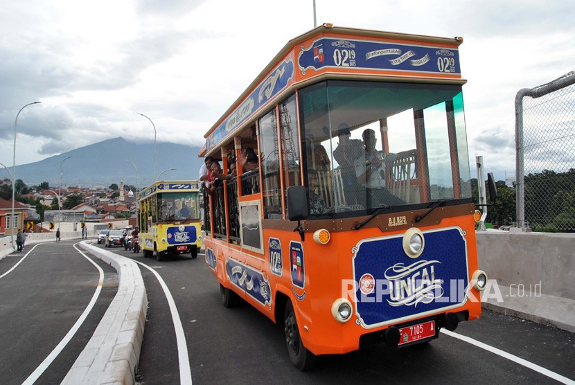 Dongkrak Sektor Pariwisata, Sukabumi Tambah Bus Wisata. Foto: Bus Wisata (Ilustrasi).