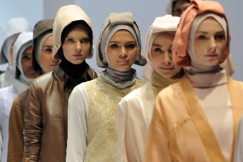 Busana Muslim dipandang sebagai komoditas bisnis penting dalam dunia mode Indonesia.