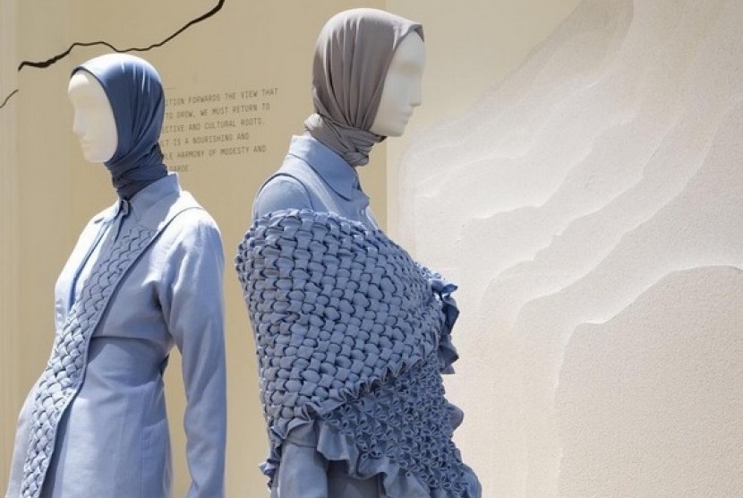 Busana Muslim yang dibawa Restu Anggraini ke London Fashion Week.